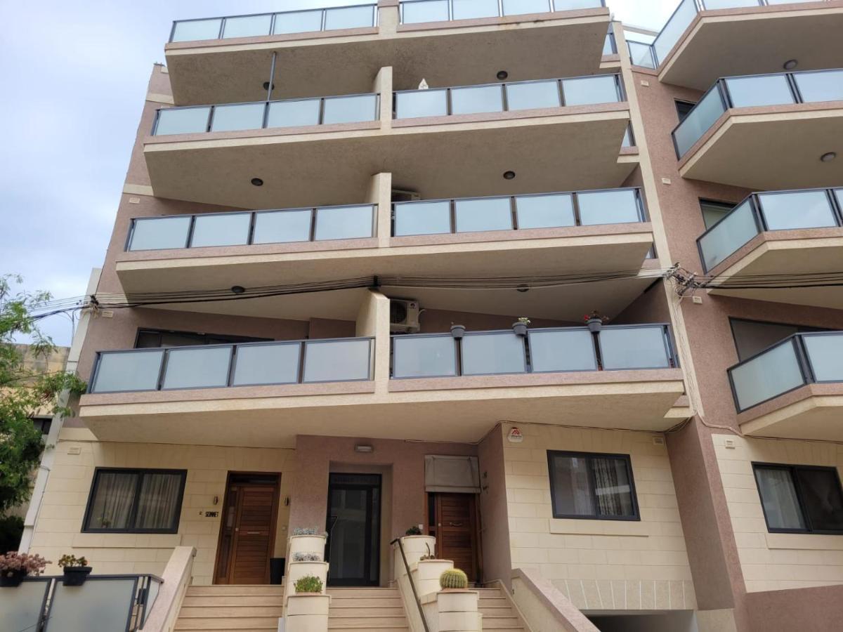 Large Apartment In Marsascala. Sleeps 6 Марсаскала Екстериор снимка