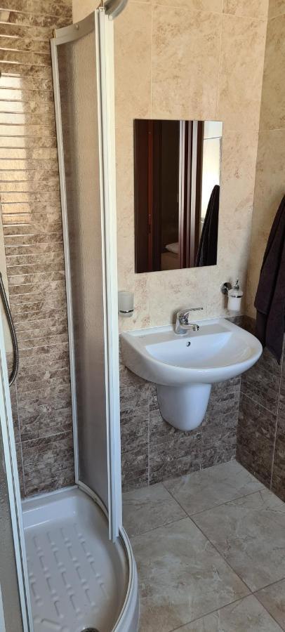 Large Apartment In Marsascala. Sleeps 6 Марсаскала Екстериор снимка