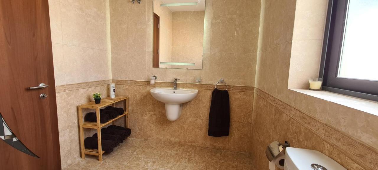 Large Apartment In Marsascala. Sleeps 6 Марсаскала Екстериор снимка