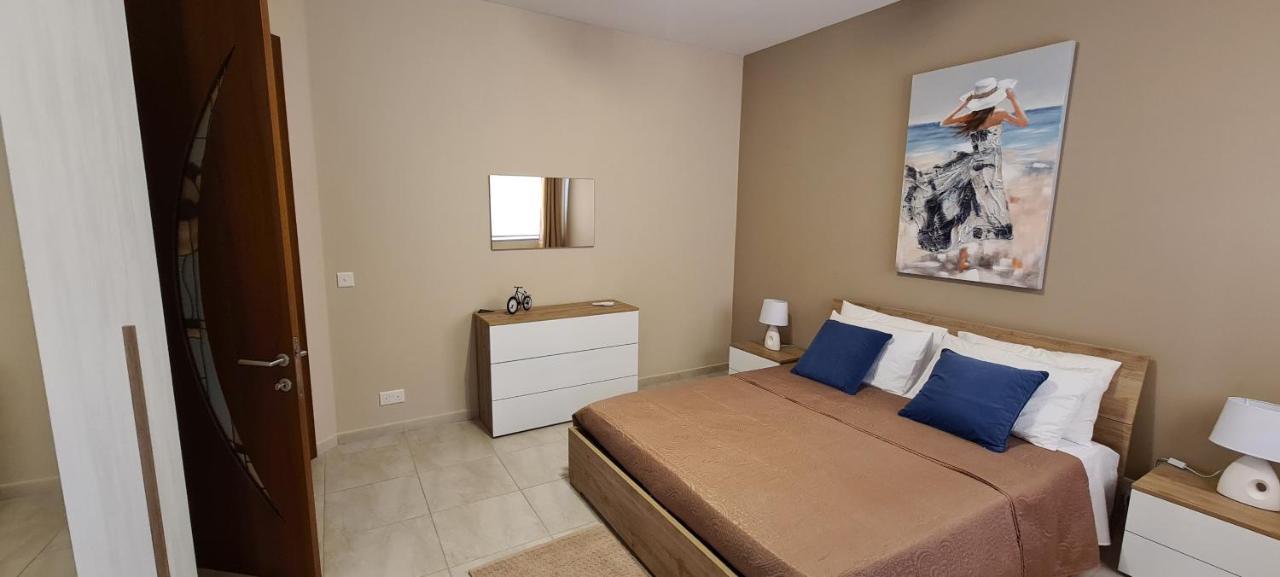 Large Apartment In Marsascala. Sleeps 6 Марсаскала Екстериор снимка