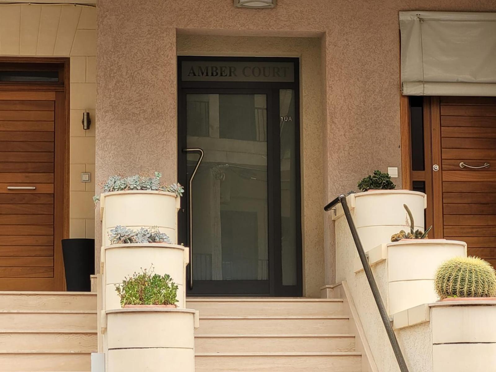 Large Apartment In Marsascala. Sleeps 6 Марсаскала Екстериор снимка