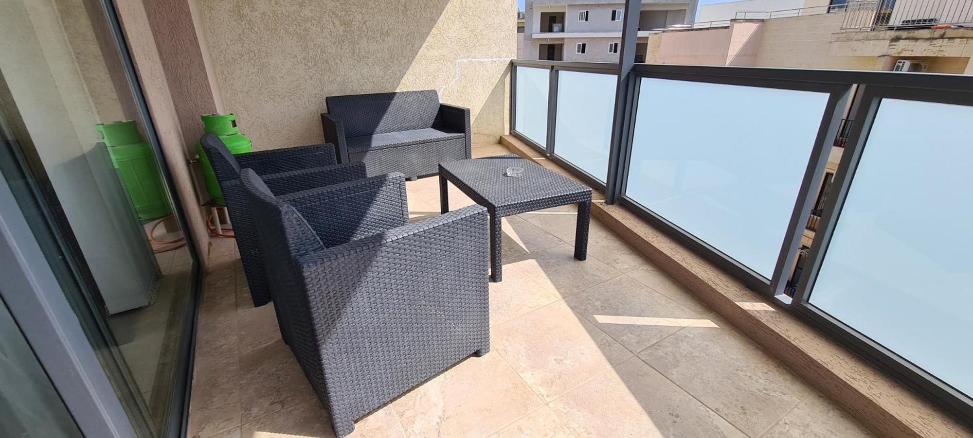 Large Apartment In Marsascala. Sleeps 6 Марсаскала Екстериор снимка