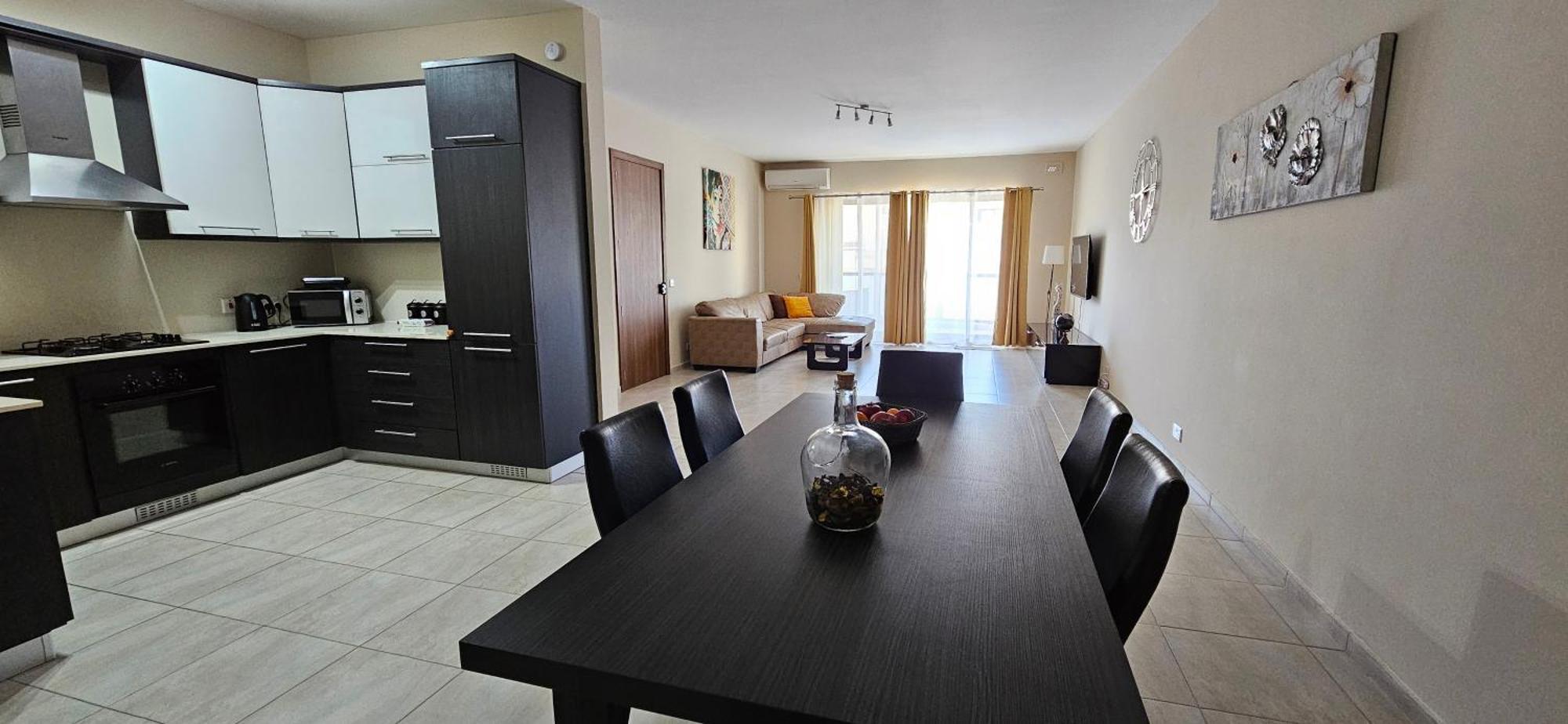 Large Apartment In Marsascala. Sleeps 6 Марсаскала Екстериор снимка
